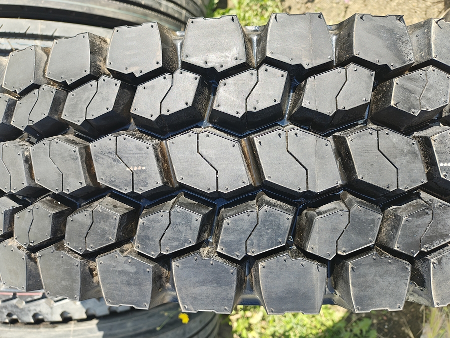 11 r 22.5  - Armour Force AF18 Drive Tire 16Ply